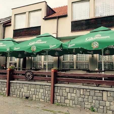 Penzion A Restaurace U Jezirka Hrimezdice Exteriör bild