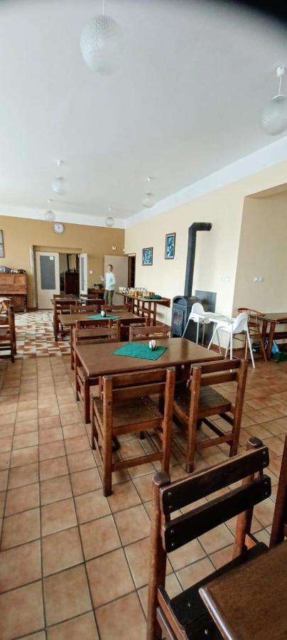 Penzion A Restaurace U Jezirka Hrimezdice Exteriör bild